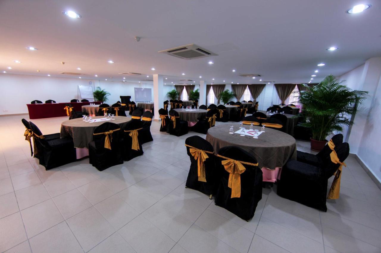 โลตัส เดซารุ บีช รีสอร์ต แอนด์ สปา Hotel Bandar Penawar ภายนอก รูปภาพ