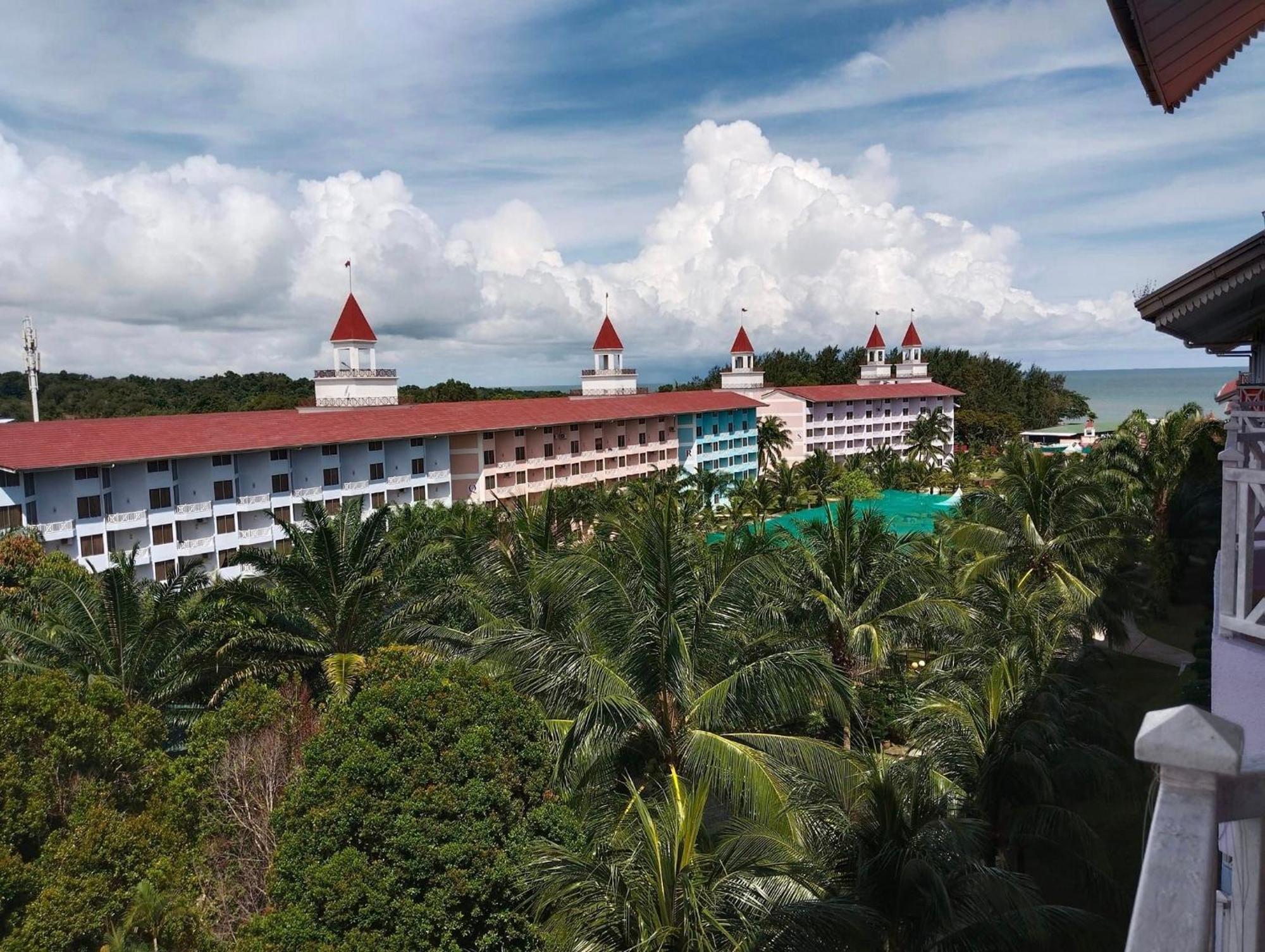 โลตัส เดซารุ บีช รีสอร์ต แอนด์ สปา Hotel Bandar Penawar ภายนอก รูปภาพ
